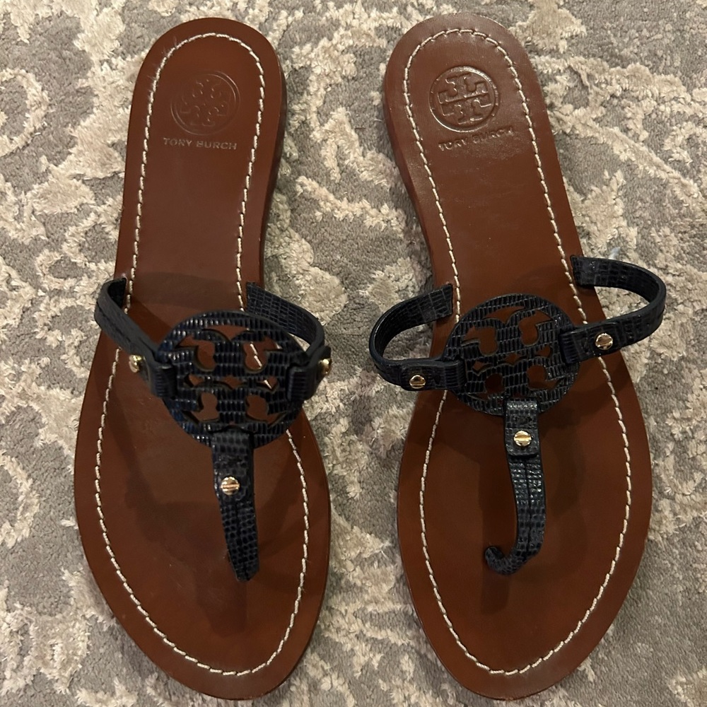 Tory Burch Mini Miller Flat Thong Navy Sandals. Micro Tejus Print. Size 7.